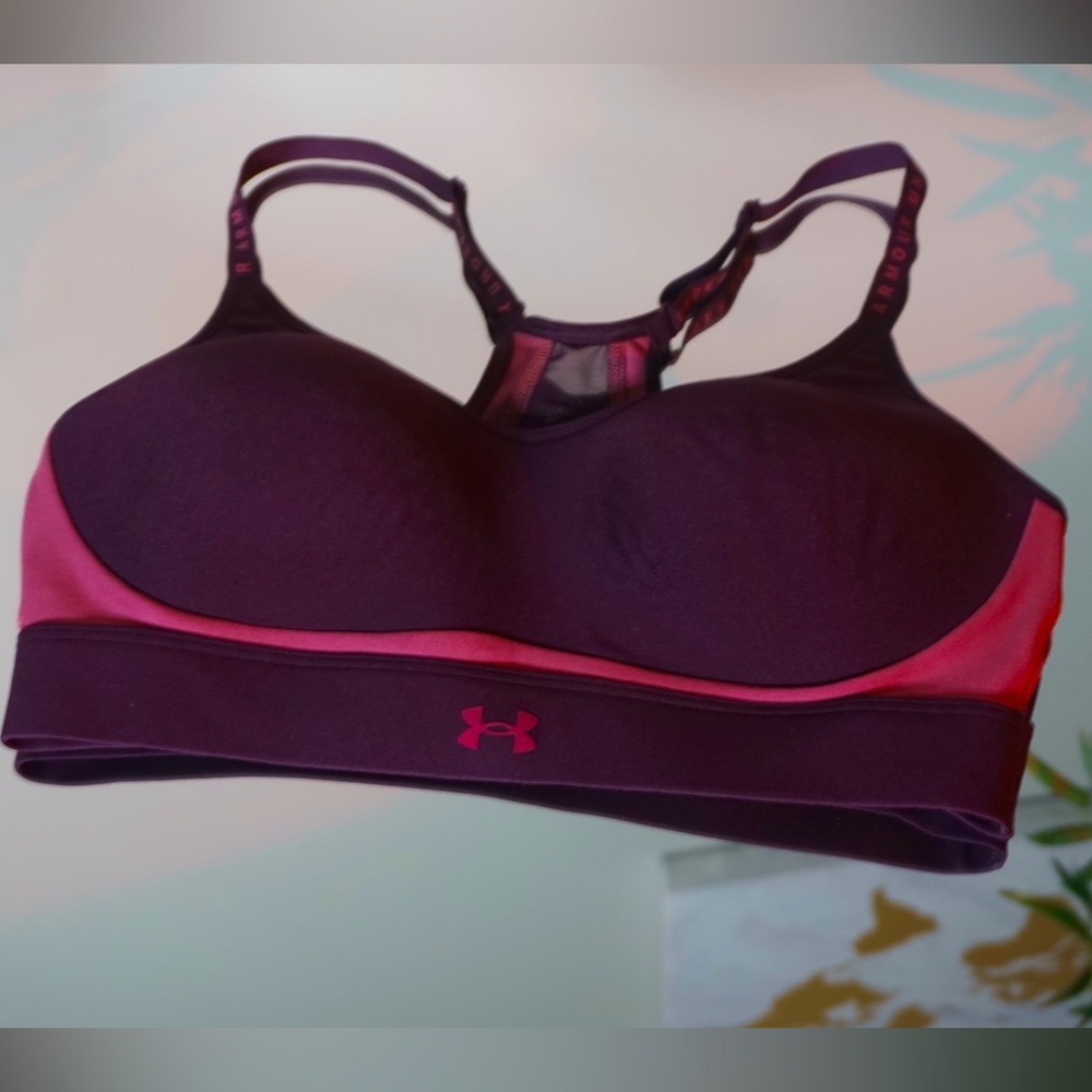Under Armour Athletic Workout Sports Bra  Molded Cup Heat Gear Womens Purple